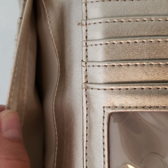 GUESS 1981 WOMEN'S WALLET SNAP AND ZIP CLOSURES GUC - Picture 6 of 14